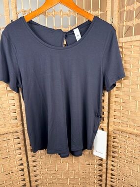 NWT Lululemon Modal-Silk Twist-Back Short Sleeve Small Black